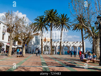 NERJA, SPANIEN - 23. MÄRZ 2019: Die Balcon de Europa an der Costa del Sol, Provinz Malaga, Spanien Stockfoto