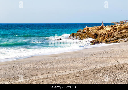 Der Strand von Nerja (Playa de la Torrecilla), tourist resort Region Malaga, Costa del Sol, Andalusien, Spanien Stockfoto