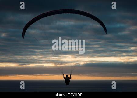 Paragliding über den Atlantik in Puerto Naos, La Palma, Kanarische Inseln, Spanien Stockfoto