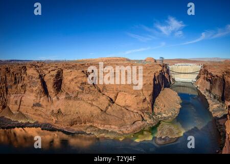 Blick auf Glen Canyon Dam und Colorado River, Glen Canyon Dam, Lake Powell, in der Nähe von Page, Arizona, USA Stockfoto