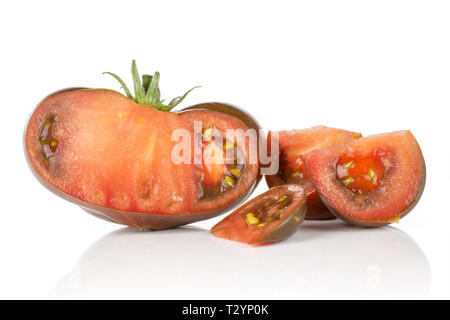 Gruppe von halb drei Scheiben frischen Tomaten primora auf weißem Hintergrund Stockfoto