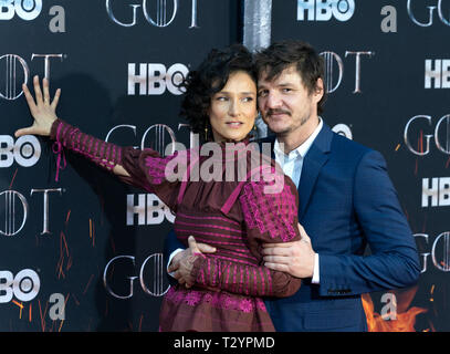 Indira Varma und Pedro Pascal Besuchen HBO Spiel der Throne letzte Saison Premiere in der Radio City Music Hall (Foto von Lew Radin/Pacific Press) Stockfoto