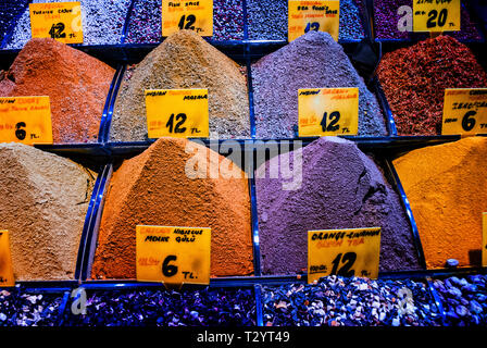 Gewürze, die in der Grand Bazaar, Istanbul Stockfoto