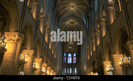 NOTRE DAME, Paris, Frankreich, 20. SEPTEMBER 2015: das Kirchenschiff der Kathedrale Notre Dame in Paris, Frankreich Stockfoto