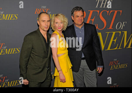 NEW YORK, NY - 04 April: Sam Rockwell, Anne Heche und Robin Bissell teilnehmen" Die besten Feinde" New York Premiere bei AMC Loews Lincoln Square auf Apri Stockfoto