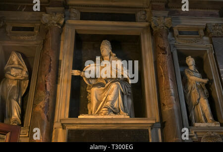 Rom, Italien, 30. SEPTEMBER 2015: Aufnahme einer Statue der Papst in der Basilika Santa Maria Maggiore in Rom, Italien Stockfoto