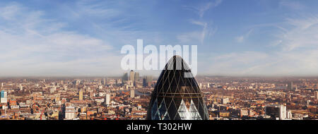 Gurke und die Skyline von London Stockfoto