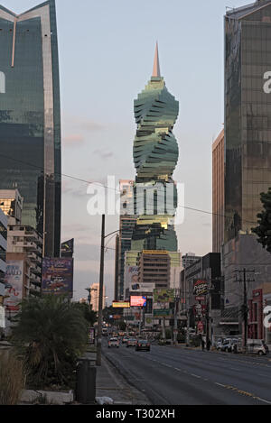 Die F und F Wolkenkratzer ist ein Büroturm in Panama City Stockfoto