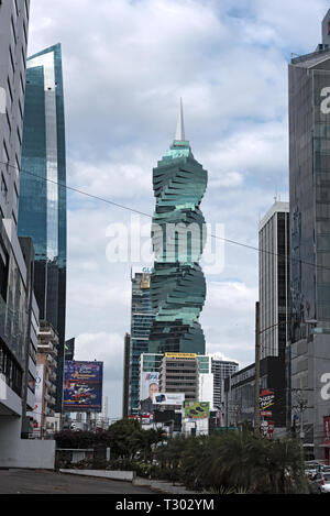 Die F und F Wolkenkratzer ist ein Büroturm in Panama City Stockfoto