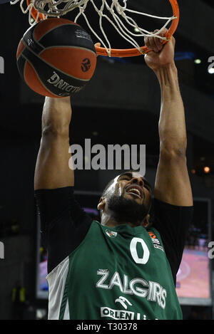 Brandon Davies # 0 von Zalgiris in Aktion während der 2018/2019 Turkish Airlines Euro gesehen - Liga Saison Runde 30 Spiel zwischen Real Madrid und Zalgiris Kaunas auf WiZink Zentrum in Madrid. (Endstand: Real Madrid 86:93 Zalgiris Kaunas) Stockfoto