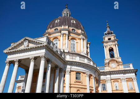 Basilika Superga bei Turin Hügel an einem sonnigen Sommertag in Italien, Low Angle View Stockfoto