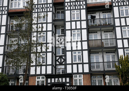 Mock tudor Fachwerkhäuser, makepeace Villen, makepeace Avenue, Holly Lodge Estate, Highgate, London, England, Großbritannien Stockfoto