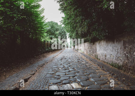 Rom, Italien, 23. Juni 2018: Panoramablick (Via Appia Via Appia) ist eine der frühesten und strategisch wichtigsten römischen Straßen Der ancie Stockfoto