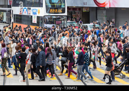 Voll, Fußgängerüberweg, Causeway Bay, Hong Kong, SAR, China Stockfoto