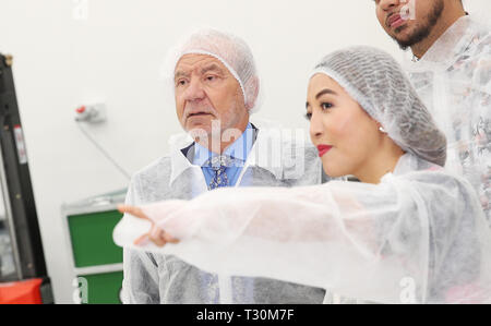 Herr Zucker stellt neue Tropic's Croydon Hauptsitz mit Gründer Susie Ma nach £ 4 m Investition mit: Alan Sugar, Herr Zucker, Susie Ma Wo: London, Großbritannien Wann: 05 Mar 2019 Credit: Joe Pepler/PinPep/WENN.com Stockfoto