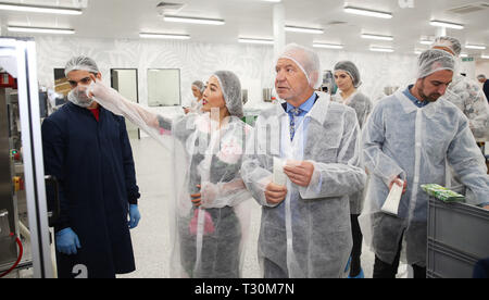 Herr Zucker stellt neue Tropic's Croydon Hauptsitz mit Gründer Susie Ma nach £ 4 m Investition mit: Alan Sugar, Herr Zucker, Susie Ma Wo: London, Großbritannien Wann: 05 Mar 2019 Credit: Joe Pepler/PinPep/WENN.com Stockfoto