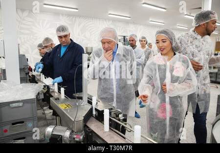 Herr Zucker stellt neue Tropic's Croydon Hauptsitz mit Gründer Susie Ma nach £ 4 m Investition mit: Alan Sugar, Herr Zucker, Susie Ma Wo: London, Großbritannien Wann: 05 Mar 2019 Credit: Joe Pepler/PinPep/WENN.com Stockfoto