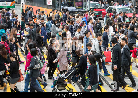 Voll, Fußgängerüberweg, Causeway Bay, Hong Kong, SAR, China Stockfoto