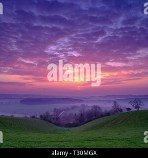 Sonnenaufgang über hambledon und der South Downs National Park, Hampshire, Großbritannien Stockfoto