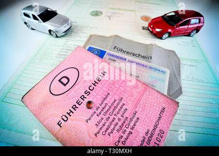 Alte und aktuelle deutsche Führerscheine, Alte und aktuelle deutsche Führerscheine Stockfoto