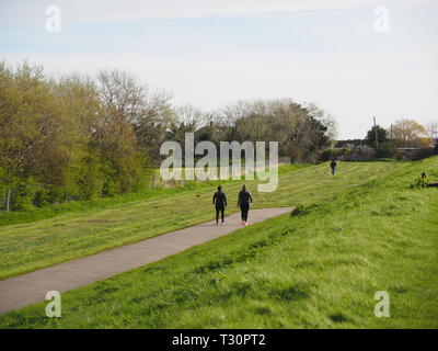 Sheerness, Kent, Großbritannien. 5. April 2019. UK Wetter: Ein sonniger Morgen in Sheerness, Kent und Gefühl Wärmer. Credit: James Bell/Alamy leben Nachrichten Stockfoto