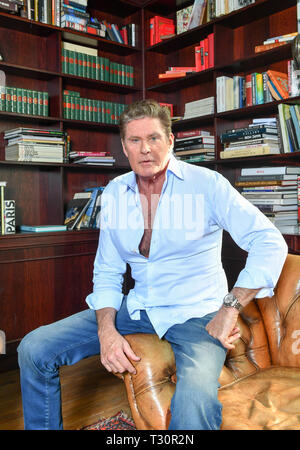 Berlin, Deutschland. 04 Apr, 2019. David Hasselhoff, US-amerikanischer Schauspieler und Sänger, nimmt teil an einer Presseveranstaltung. Foto: Jens Kalaene/dpa/Alamy leben Nachrichten Stockfoto