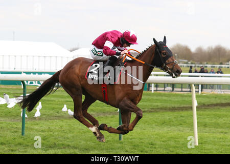 Aintree, Liverpool, Großbritannien. 5. April 2019. Sieger 2.2 Felix Desjy Aintree. 14:20 - Betway Top Novizen' Hürde (Grad 1) (Klasse 1) (4 YO plus) 2 m ½f/gewinnendes Jockey: J W Kennedy Credit: MediaWorldImages/Alamy leben Nachrichten Stockfoto