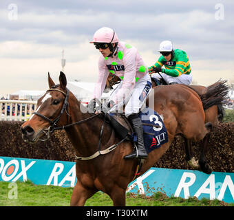 Aintree Rennbahn Aintree, UK. 5 Apr, 2019. Die 2019 Grand National horse racing Festival, Tag 2; Ruby Walsh auf seinem Weg zum Gewinnen der JLT Steeple Chase Credit: Aktion plus Sport/Alamy leben Nachrichten Stockfoto