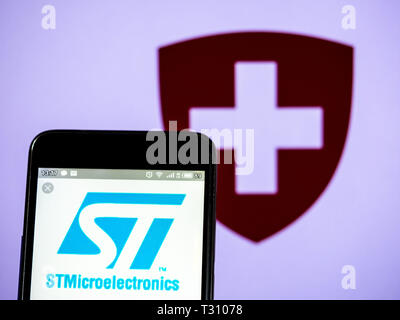 In der Ukraine. 5 Apr, 2019. In diesem Foto Illustration einer STMicroelectronics Logo auf einem Smartphone gesehen angezeigt. Quelle: Igor Golovniov/SOPA Images/ZUMA Draht/Alamy leben Nachrichten Stockfoto