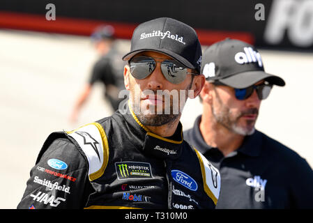 April 5, 2019 - NASCAR Monster Energy Cup Fahrer ARIC AKMIROLA und Jimmie Johnson am 5. April 2019 an der Bristol Motor Speedway in Bristol, Tennessee Credit: Ed Clemente/ZUMA Draht/Alamy leben Nachrichten Stockfoto