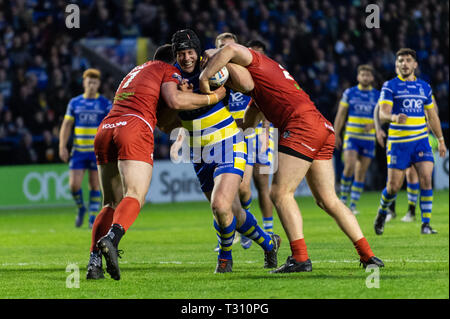 Warrington, Großbritannien. 05 Apr, 2019. Warrington, Großbritannien. 5 Apr, 2019. Halliwell Jones Stadium, Warrington, England; Betfred Super League, Runde 9, Warrington Wolves vs London Broncos; Chris Hill von Warrington Wölfe auf den Angriff der Credit: Richard Long/News Bilder Credit: Aktuelles Bilder/Alamy leben Nachrichten Stockfoto