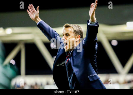 Manchester, Großbritannien. 30 Mär, 2019. MANCHESTER, England 5. April England Frauen Manager Phil Neville während der internationalen Freundschaftsspiel zwischen England Frauen und Kanada Frauen an der Akademie Stadion, Manchester am Freitag, den 5. April 2019. (Credit: Tim Markland | MI Nachrichten) Credit: MI Nachrichten & Sport/Alamy leben Nachrichten Stockfoto