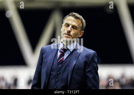 Manchester, Großbritannien. 30 Mär, 2019. MANCHESTER, England 5. April Phil Neville reagiert auf eine verpasste Gelegenheit während der internationalen Freundschaftsspiel zwischen England Frauen und Kanada Frauen an der Akademie Stadion, Manchester am Freitag, den 5. April 2019. (Credit: Tim Markland | MI Nachrichten) Credit: MI Nachrichten & Sport/Alamy leben Nachrichten Stockfoto