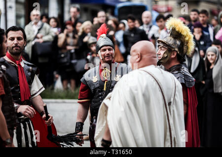 Bukarest, Rumänien, 15. April 2014: Dramatisierung von Schauspielern der Passion Christi - Drama, Folter und Kreuzigung von Jesus Christus durch die Römer. Stockfoto