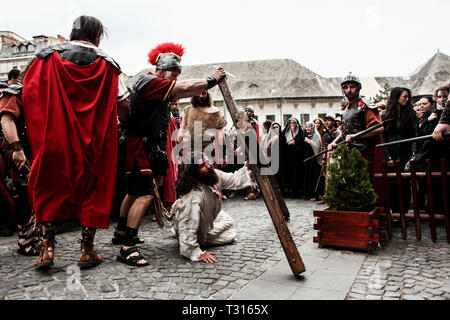 Bukarest, Rumänien, 15. April 2014: Dramatisierung von Schauspielern der Passion Christi - Drama, Folter und Kreuzigung von Jesus Christus durch die Römer. Stockfoto