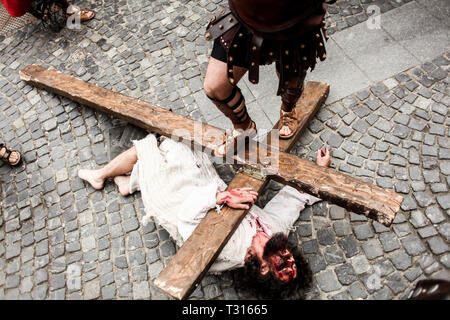 Bukarest, Rumänien, 15. April 2014: Dramatisierung von Schauspielern der Passion Christi - Drama, Folter und Kreuzigung von Jesus Christus durch die Römer. Stockfoto