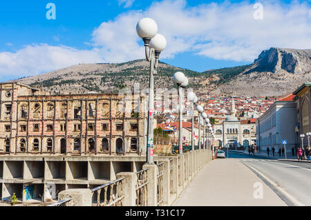 Die Ruinen des Hotel Neretva, der den Spitznamen "Tito's Palace', in Mostar, Bosnien und Herzegowina Stockfoto