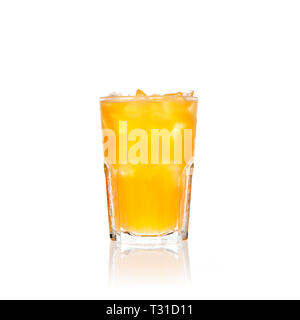 Orangensaft, Schraubendreher oder Harvey Wallbanger Cocktail auf weißem Hintergrund Stockfoto