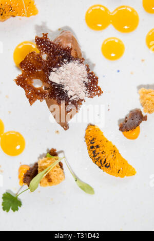 Mousse au Chocolat und orange Sorbet Stockfoto