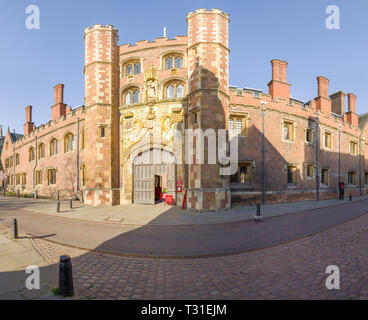 St John's College an einem sonnigen Wintertag an der Universität von Cambridge, England. Stockfoto