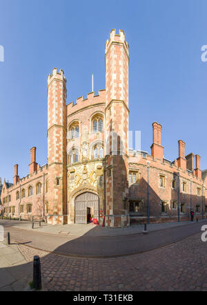 St John's College an einem sonnigen Wintertag an der Universität von Cambridge, England. Stockfoto