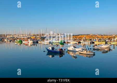 Der Hafen von Lagos an der Algarve, Portugal Stockfoto