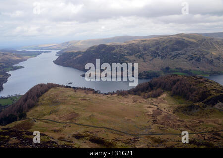 Ullswater und die Wainwright Glenridding Dodd im Patterdale von Heron Hecht im Nationalpark Lake District, Cumbria, England, UK. Stockfoto