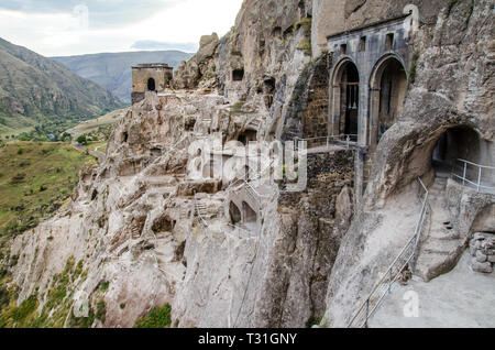 Vardzia Höhle Kloster im Süden von Georgia am Abend goldenen Stunde. Stockfoto