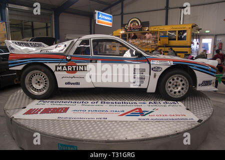 Gönnersdorf, Niederlande - 2. MÄRZ 2018: Lancia Abarth Rally Car Martini Racing ist der Name, unter dem die verschiedenen motor racing teams Rennen, wenn Spon Stockfoto