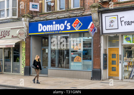 Ein Zweig der Domino's Pizza in Bromley, South London. Stockfoto