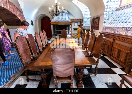 Sankt Petersburg, Russland - 9. August 2018: Konstantinovsky Palast (Palast der Kongresse) in Strelna. Einer von den Hallen des Palastes Stockfoto