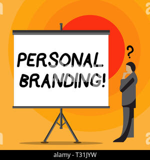 Schreiben Hinweis anzeigen Personal Branding. Business Konzept für Praxis, Marketing, sich selbst und ihre Karriere Geschäftsmann mit Fragezeichen Stockfoto