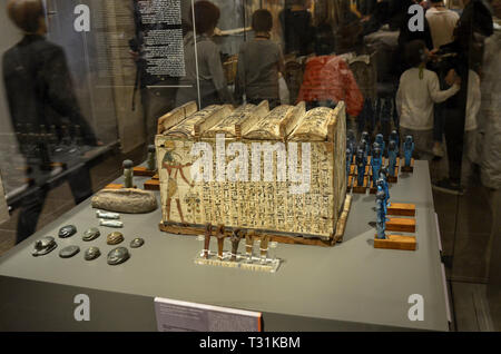 Turin, Piemont, Italien. März 2019. Im Ägyptischen Museum, Ausstellung der heiligen Skarabäen. Stockfoto