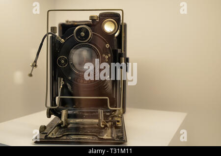Turin, Piemont, Italien. März 2019. Ein blasebalg Kamera in einem Museum ausgestellt. Stockfoto